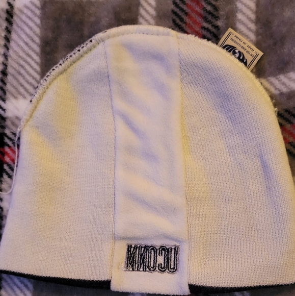 Vintage UConn Huskies Beanie - Picture 5 of 5
